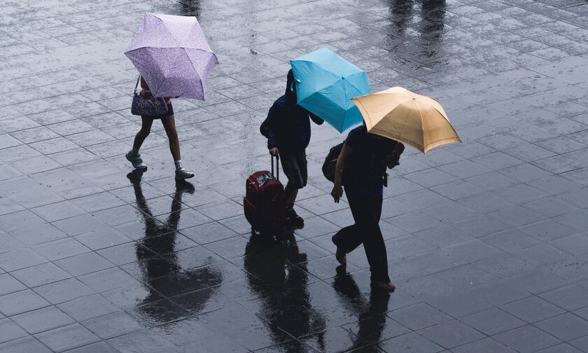 Καιρός: Τοπικές βροχές, χιονόνερο στα βόρεια και μικρή πτώση της θερμοκρασίας