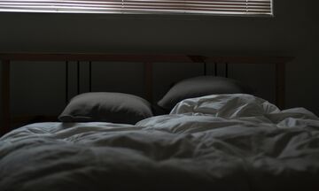 «Κορονοαϋπνία»: Αύξηση της αϋπνίας στον γενικό πληθυσμό και σε υγειονομικούς εξαιτίας της πανδημίας