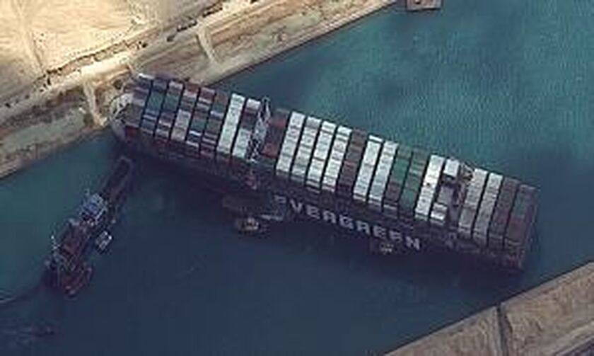 Διώρυγα του Σουέζ: Έτσι προσάραξε το τεράστιο φορτηγό πλοίο «MV Ever Given» (vids)