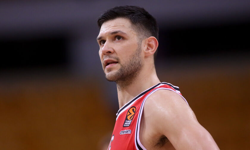 https://www.fosonline.gr/media/news/2021/03/31/134724/main/kostas-papanikolaou-pateras-olympiacos.jpg