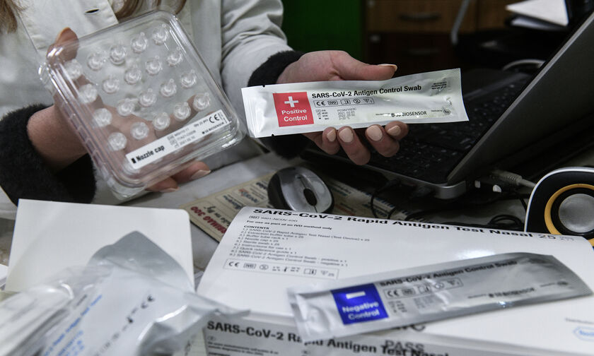 Κορονοϊός: Προβλήματα με τα self tests στα φαρμακεία