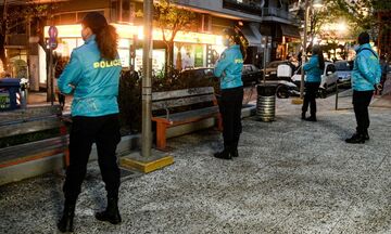 Παγκράτι: «Λουκέτο» στην πλατεία Βαρνάβα μετά τα ολονύχτια πάρτι (video-pics)