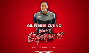 O Κουβανός προπονητής Ζιλ Φερέρ Κουτίνιο στην ομάδα βόλεϊ γυναικών του Ολυμπιακού