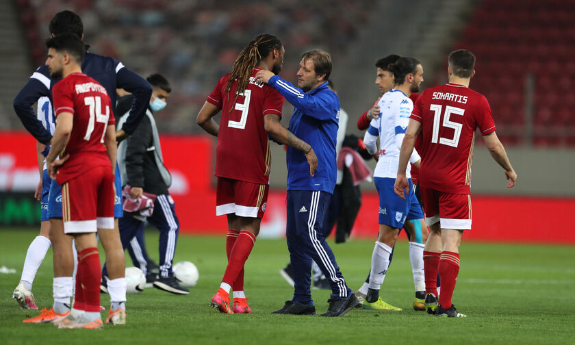 Ολυμπιακός - ΠΑΣ Γιάννινα 3-1: Οι πανηγυρισμοί και τα εύσημα από τον «ερυθρόλευκο» πάγκο (vid)