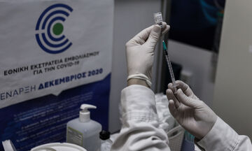 Κορονοϊός: Ανοίγει η πλατφόρμα εμβολιασμού για τους 45-49 ετών