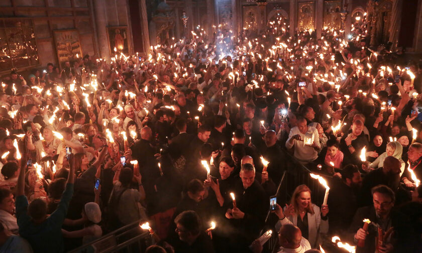 Μεγάλο Σάββατο: Στις 18:30 το Άγιο Φως στην Ελλάδα, στις 21:00 η Ανάσταση