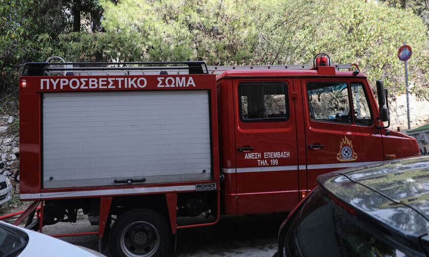 Φωτιά στο Μεσολόγγι έκαψε ήδη τέσσερα σπίτια