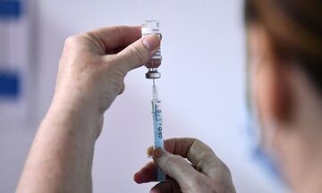 Η ανάμιξη διαφορετικών εμβολίων του κορονοϊού αυξάνει τη συχνότητα ήπιων έως μέτριων παρενεργειών