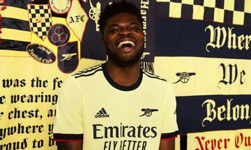 Άρσεναλ: Νέες φανέλες, με διαφορετικό έμβλημα! (pics)