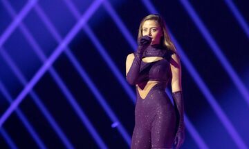 Eurovision 2021: Η Stefania ντυμένη με 250.000 κρύσταλλα Swarovski στη σκηνή του Ρότερνταμ (vid)