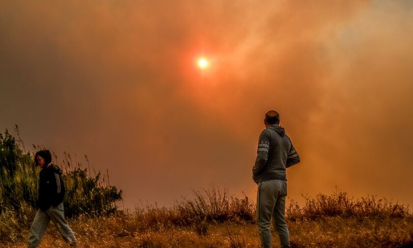 Φωτιά στην Κορινθία: Πολύ δύσκολη η κατάσταση - Ενεργοποιήθηκε ξανά το 112 - Νέα εκκένωση οικισμών