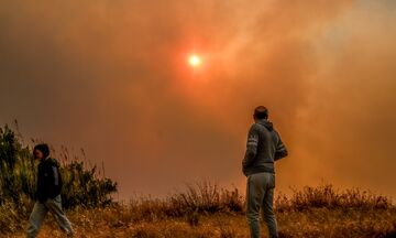 Φωτιά στην Κορινθία: Πολύ δύσκολη η κατάσταση - Ενεργοποιήθηκε ξανά το 112 - Νέα εκκένωση οικισμών