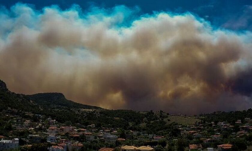 Φωτιά στα Γεράνεια Όρη: Άνιση μάχη λόγω των θυελλωδών ανέμων - Αγωνία για Μέγαρα και Αλεποχώρι