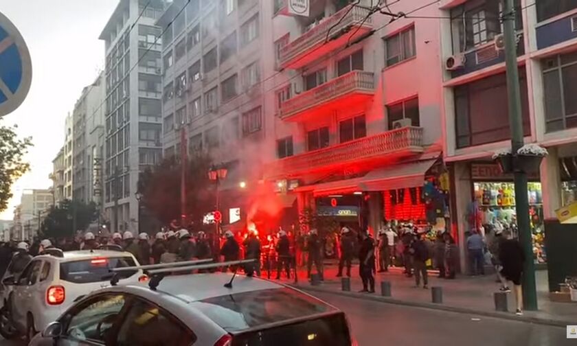 Πορεία οπαδών του ΠΑΟΚ στην Ομόνοια, επιστρατεύτηκε η ΑΥΡΑ για την αποφυγή επεισοδίων (vid)
