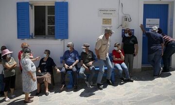 Κορονοϊός: Johnson & Johnson και AstraZeneca φρενάρουν τους εμβολιασμούς στη Ελλάδα