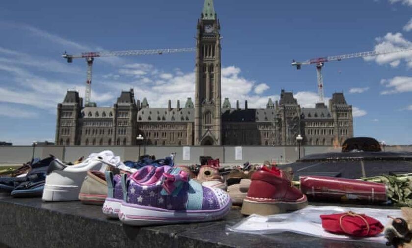 Καναδάς: Μαζικός τάφος παιδιών Ιθαγενών πυροδοτεί οργή και εκκλήσεις για ουσιαστικές δράσεις