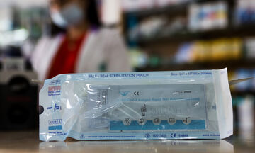 Επιτροπή Υπουργείου Υγείας: Πιθανή απαλλαγή από τα self tests για τους πλήρως εμβολιασμένους