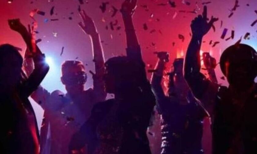 Αλβανία: Κορονοπάρτι με 10 χιλιάδες άτομα