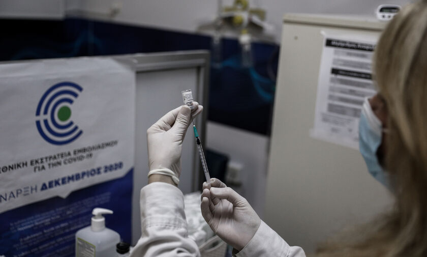 Να σταματήσει η χορήγηση του εμβολίου AstraZeneca συστήνει η Εθνική Επιτροπή Εμβολιασμών