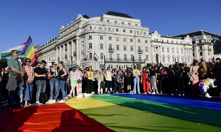 Ουγγαρία: Απαγορεύεται δια νόμου οποιοδήποτε υλικό που «προωθεί» την ομοφυλοφιλία σε ανήλικους
