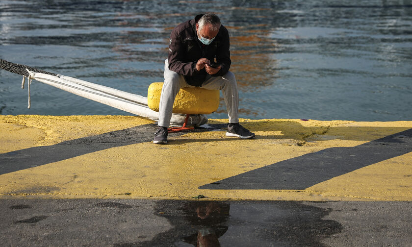 Σε περιφρούρηση της 24ωρης απεργίας καλούν τους ναυτεργάτες τα δώδεκα ναυτεργατικά σωματεία