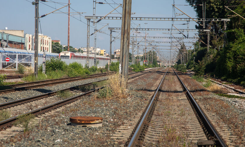 ΙΝΤΡΑΚΑΤ: Αναδείχθηκε προσωρινός μειοδότης στο έργο ηλεκτροκίνησης της γραμμής Λάρισα - Βόλος