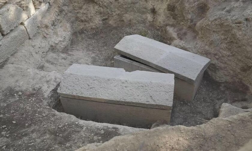 Σοφοκλής: Είναι ο τάφος του στη Βαρυμπόμπη; Τον βρήκαν οι κόρες της Φρειδερίκης (vid)