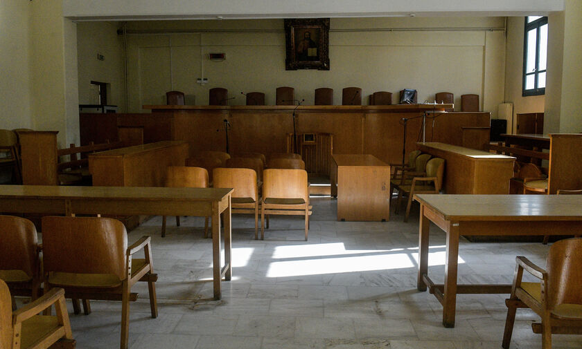 Αγρίνιο: Προφυλακιστέος 49χρονος ιερέας που κατηγορείται για βιασμό και κατοχή παιδικής πορνογραφίας
