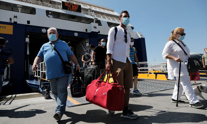 Κορονοϊός: Το νέο καθεστώς για ταξίδια στα νησιά με πλοίο και αεροπλάνο 