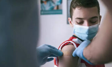 Εμβολιασμός και έφηβοι: Τα οφέλη και οι κίνδυνοι – Γιατί χρειάζεται η συγκατάθεση του γονέα