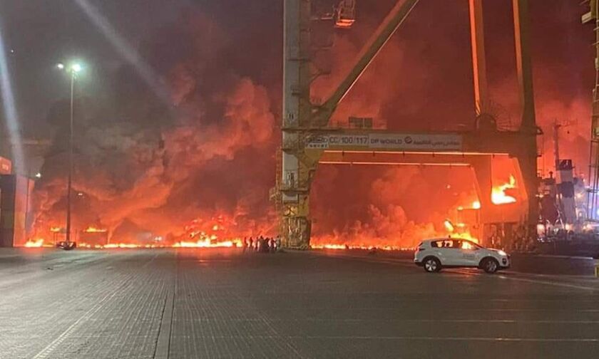 Ντουμπάι: Τεράστια έκρηξη σε πλοίο στο λιμάνι Jebel Ali - Δείτε βίντεο