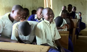 Η επιδημία γέλιου στην Τανζανία, που «μεταδόθηκε» σε μαθητές και ανάγκασε 14 σχολεία να κλείσουν