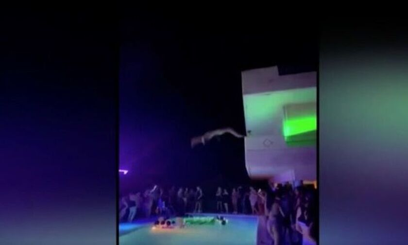 Ξέφρενο κορονοπάρτι σε βίλα στη Χαλκίδα - Πηδούσαν από τα μπαλκόνια στην πισίνα! (vid)
