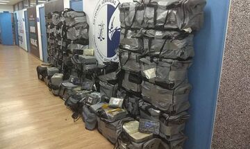 Βρέθηκαν 351 κιλά κοκαΐνης στο λιμάνι του Πειραιά