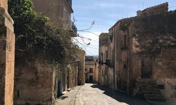 Ιταλία: Χωριό στη Σικελία θα δημοπρατήσει σπίτια με δυο ευρώ 