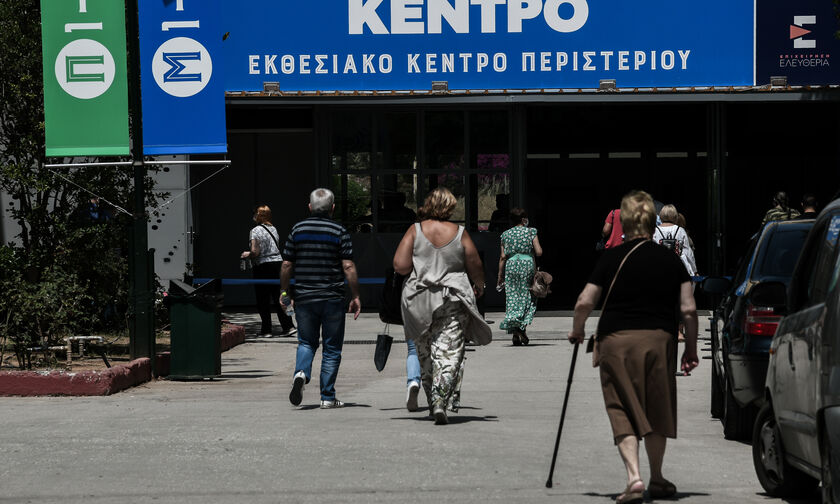 Κορονοϊός: Στενεύουν τα περιθώρια του υποχρεωτικού εμβολιασμού για τρεις κατηγορίες 