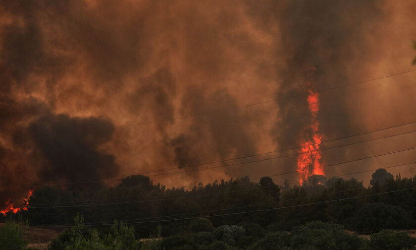 Live streaming η πυρκαγιά στη Βαρυμπόμπη: Εκκενώνεται η περιοχή, εγκλωβισμένοι κάτοικοι (vids)