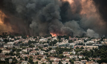 Φωτιά στη Βαρυμπόμπη: Εκκενώθηκε μέσα στη νύχτα τμήμα του Κρυονερίου - Συνεχείς αναζωπυρώσεις
