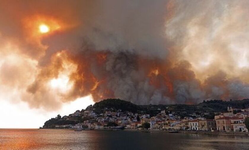 Φωτιά στην Εύβοια: Μεγάλη μάχη με τις φλόγες - Εκκενώθηκαν 8 οικισμοί, κάηκαν σπίτια