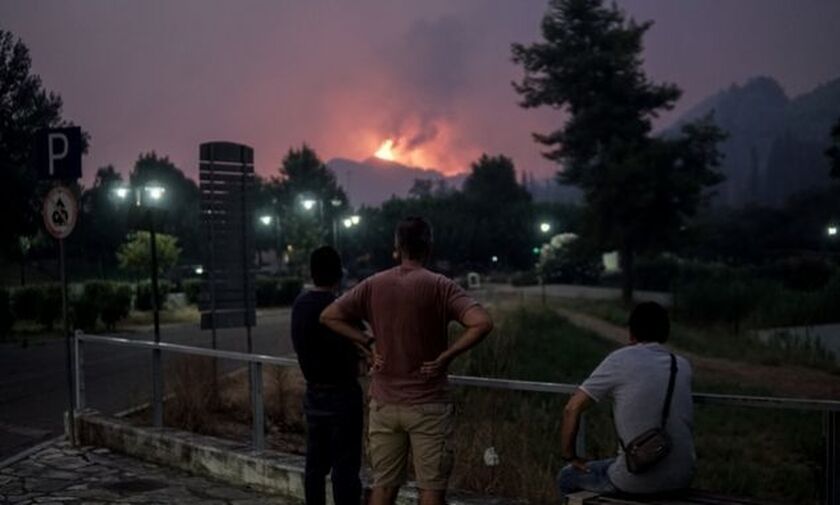 Εφιαλτική η νύχτα σε Αρχαία Ολυμπία, Εύβοια και Μεσσηνία - Μαίνονται οι φωτιές