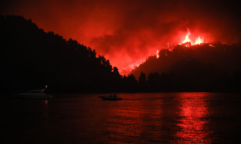 Β. Εύβοια: Μαίνονται οι πυρκαγιές - Έκκληση για εναέρια και επίγεια μέσα 