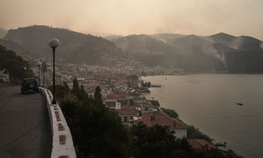 Πυρκαγιά στην Ιστιαία: Δραματικές εκκλήσεις από κατοίκους - «Βοηθήστε μας, θα καούμε ζωντανοί»