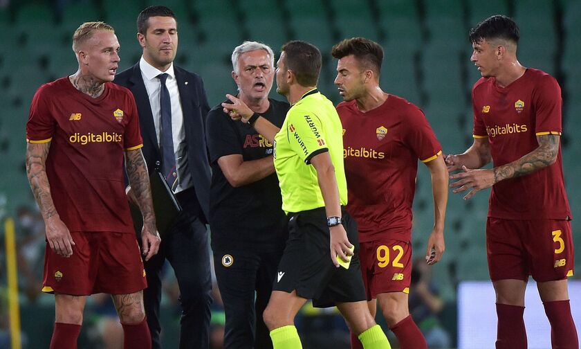 Ρόμα: Αποβολή Μουρίνιο και τρεις κόκκινες κάρτες στο φιλικό με την Μπέτις!