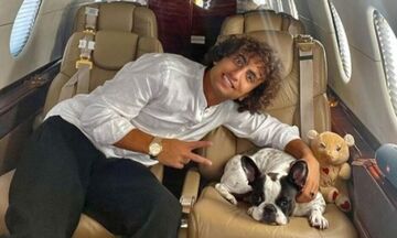 ΠΑΟΚ: Στο αεροπλάνο ο Αμρ Ουάρντα με σκυλάκι και...αρκουδάκι