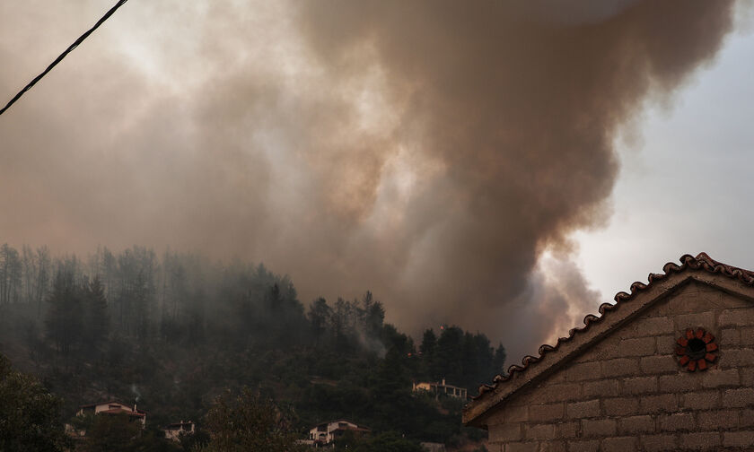SOS από τους ειδικούς: Οι φωτιές απειλούν την υγεία όλων μας - Σχετίζονται με έμφραγμα, κορoνοϊό