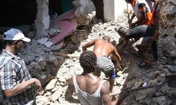 Στους 724 αυξήθηκε ο απολογισμός των νεκρών από τον σεισμό στην Αϊτή 