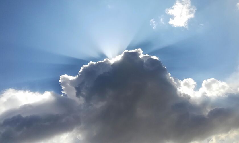 Καιρός: Τοπικές βροχές, καταιγίδες και πτώση της θερμοκρασίας