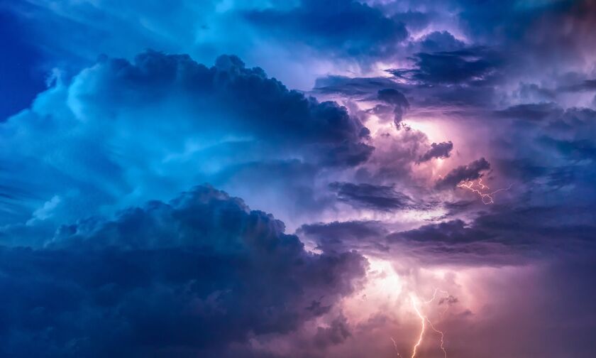 Καιρός: Αίθριος στα νησιά, Ισχυρές καταιγίδες και άνεμοι στην ηπειρωτική χώρα