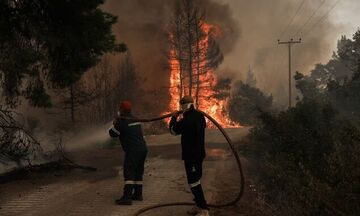 Εύβοια: Μεγάλη φωτιά στην Κάρυστο - Εκκενώνεται το Μαρμάρι και δύο οικισμοί