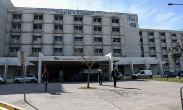 Πάτρα: Ασθενής με κορονοϊό έπεσε από τον πρώτο όροφο του Πανεπιστημιακού νοσοκομείου 